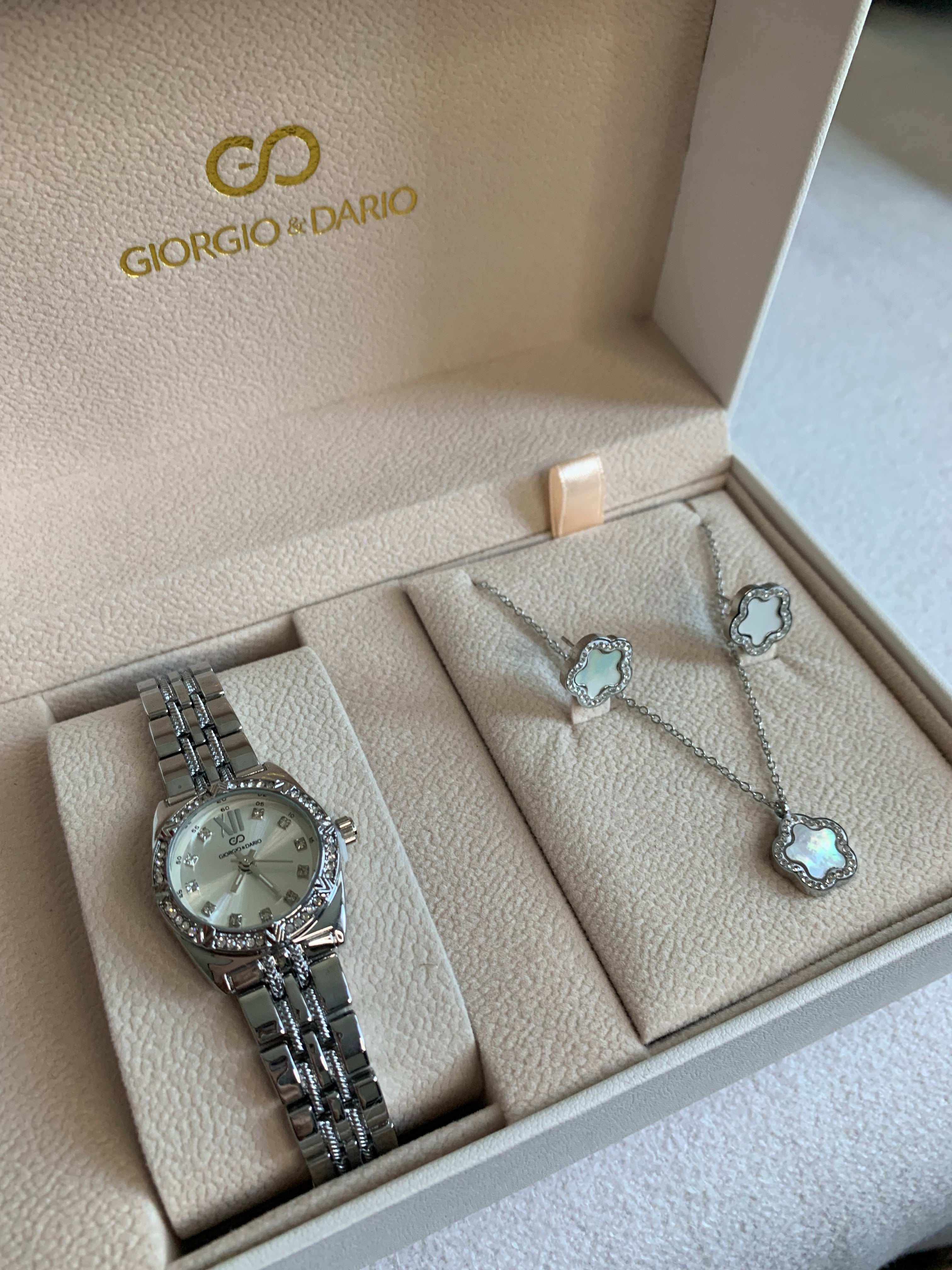 Conjunto de reloj para mujer con pulsera y collar de acero inoxidable plateado