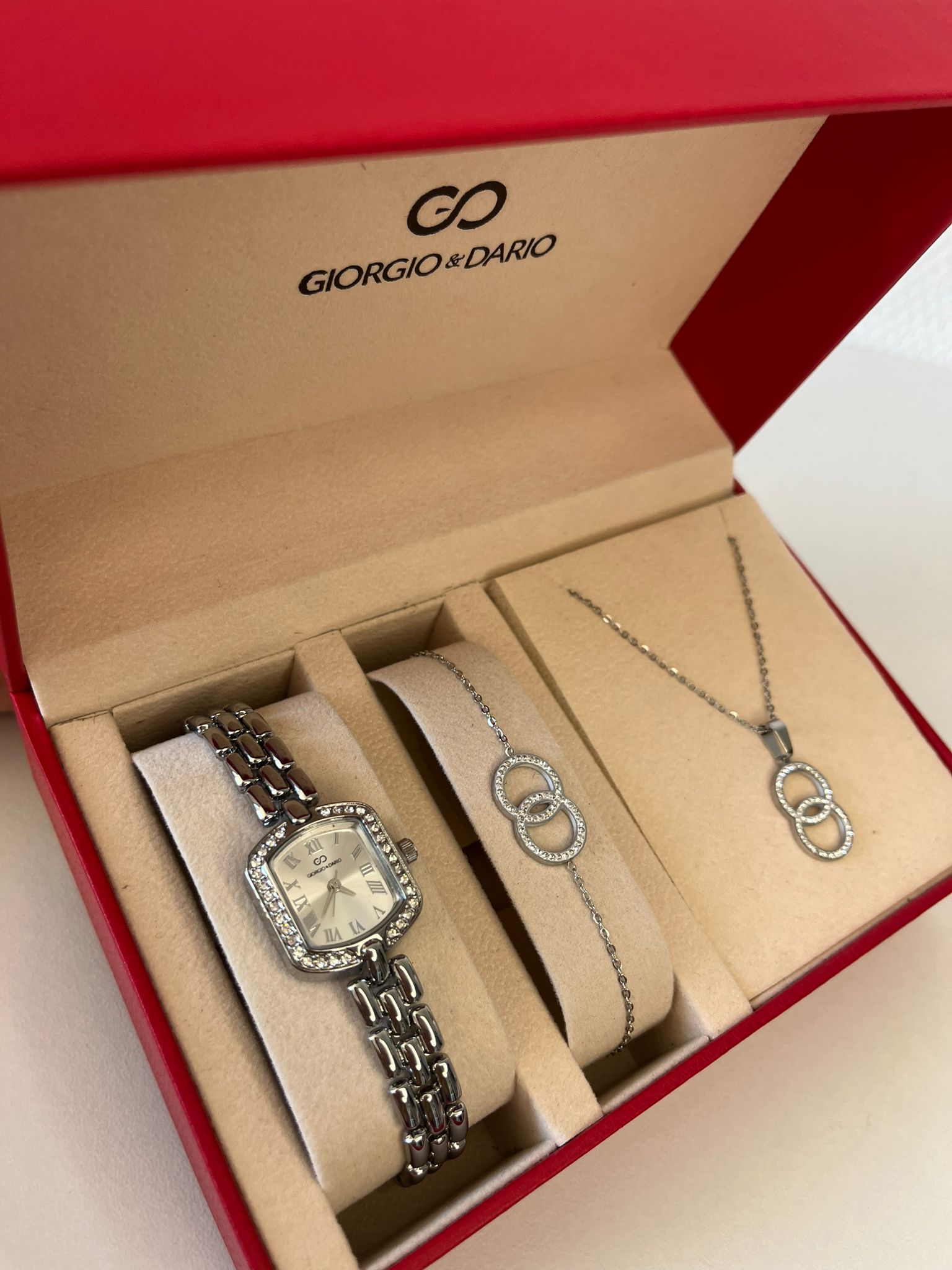 Conjunto de reloj para mujer con pulsera y collar de acero inoxidable plateado
