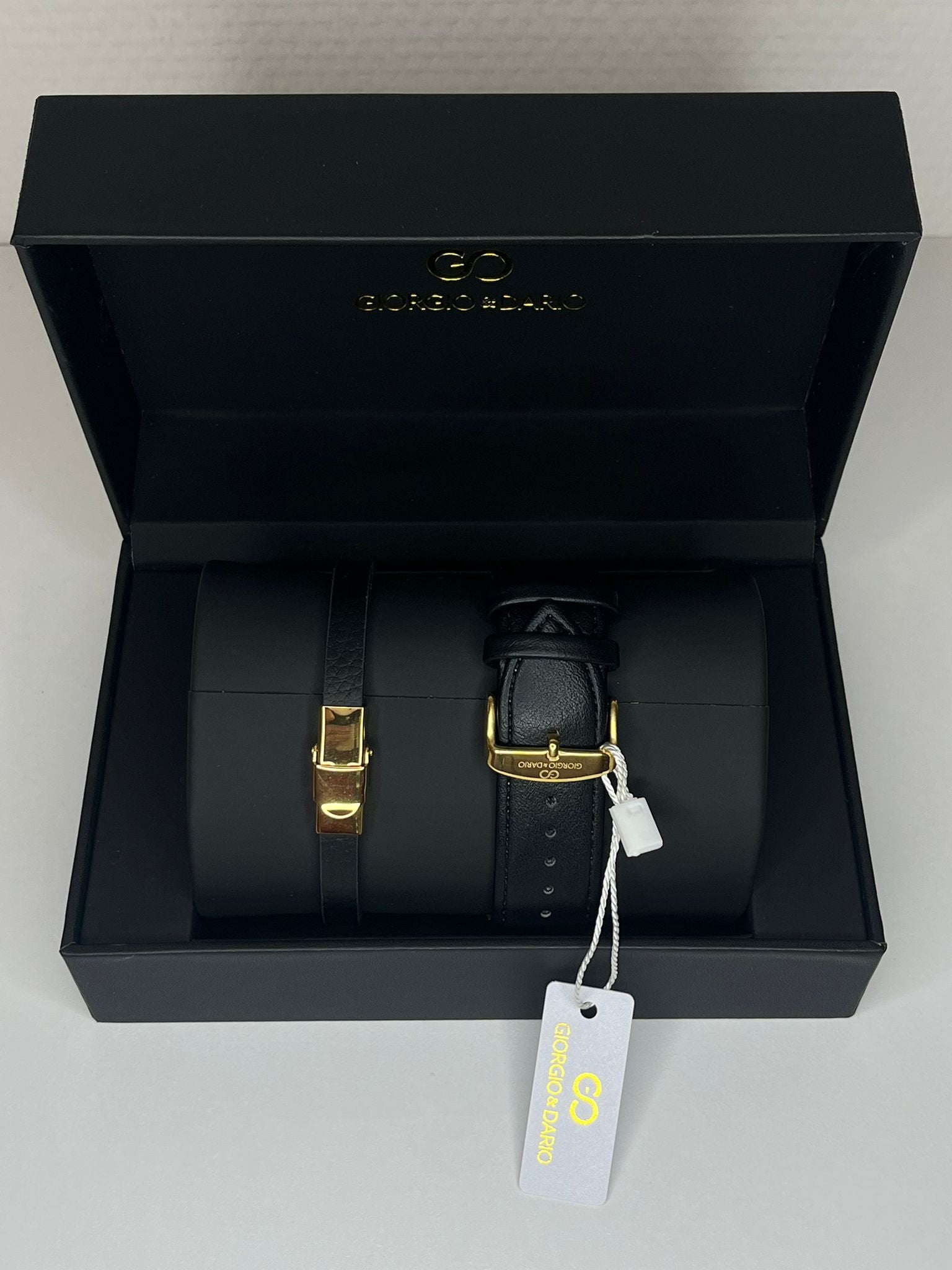 Caja de reloj para hombre con cadena dorada