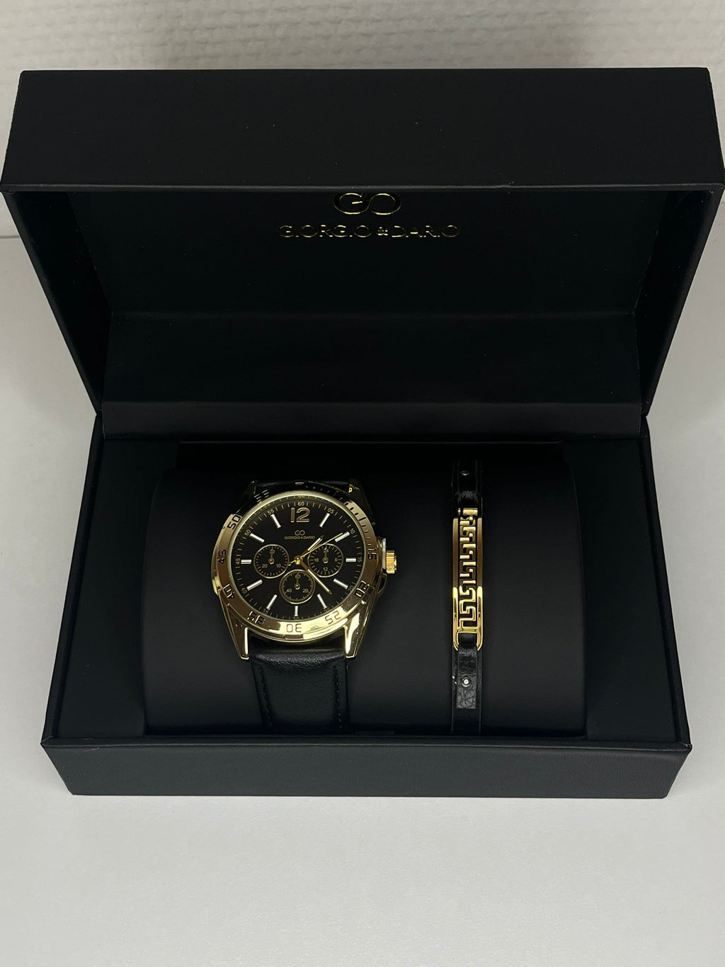 Caja de reloj para hombre con cadena dorada