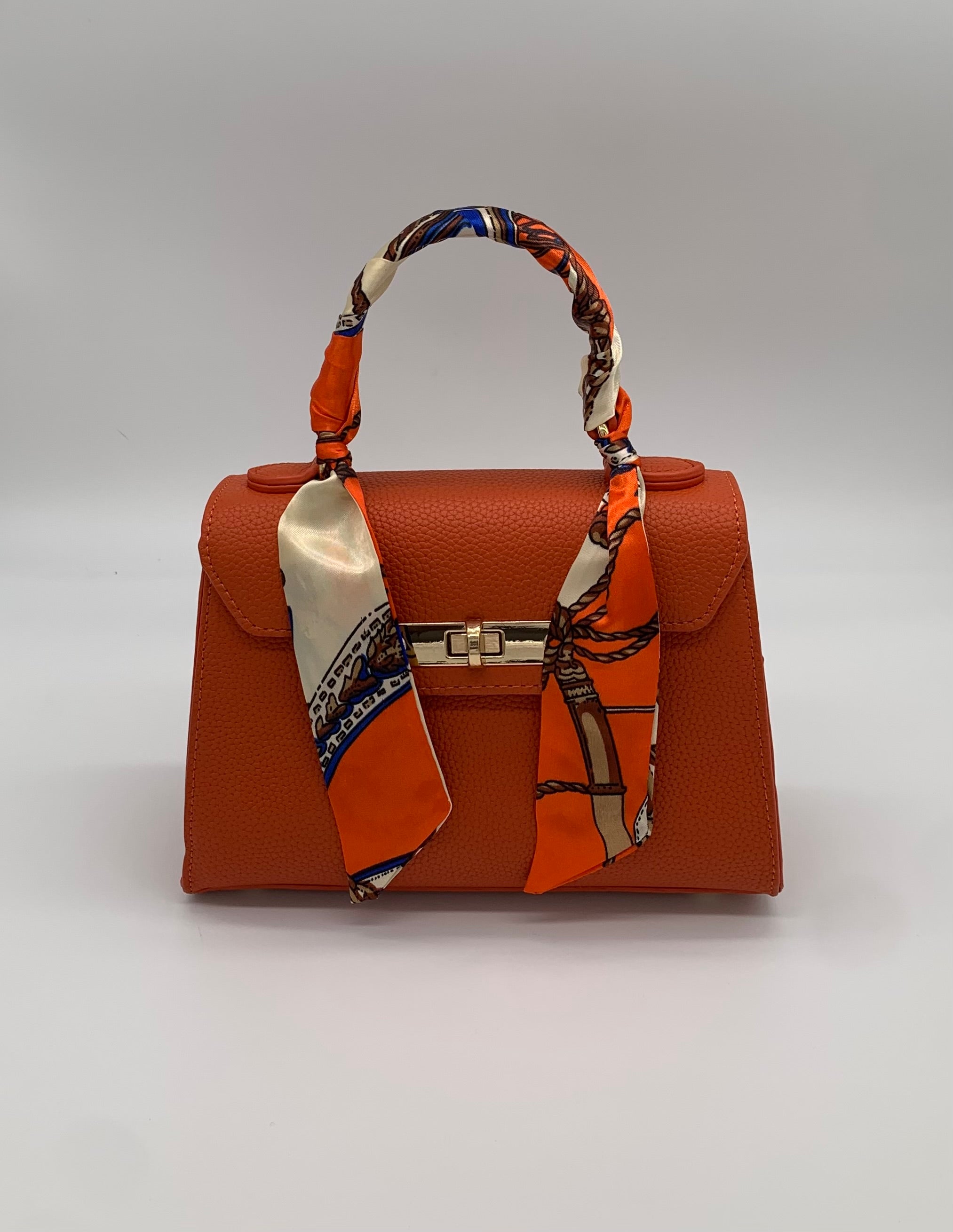 Bolso con cinta