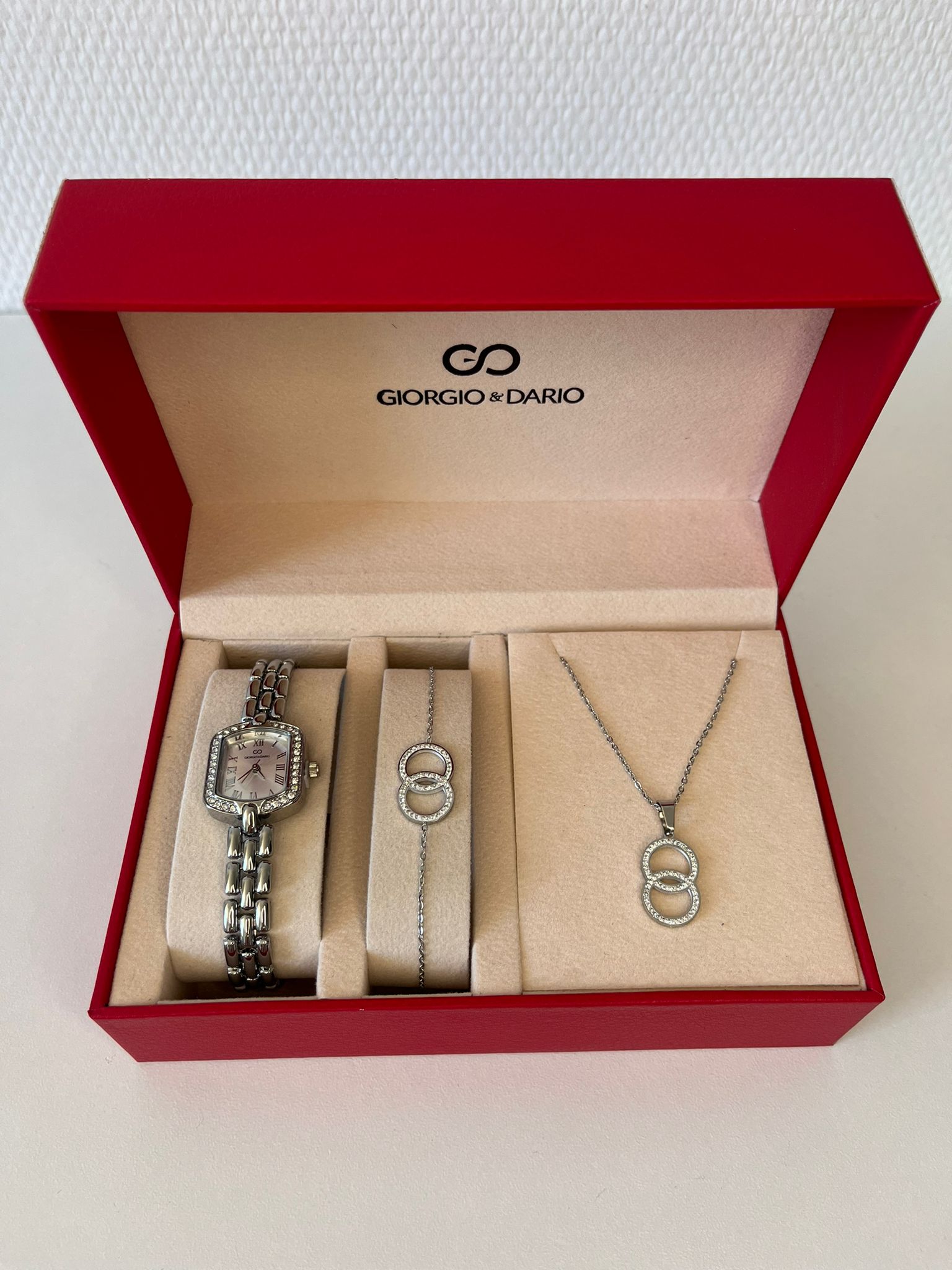 Conjunto de reloj para mujer con pulsera y collar de acero inoxidable plateado