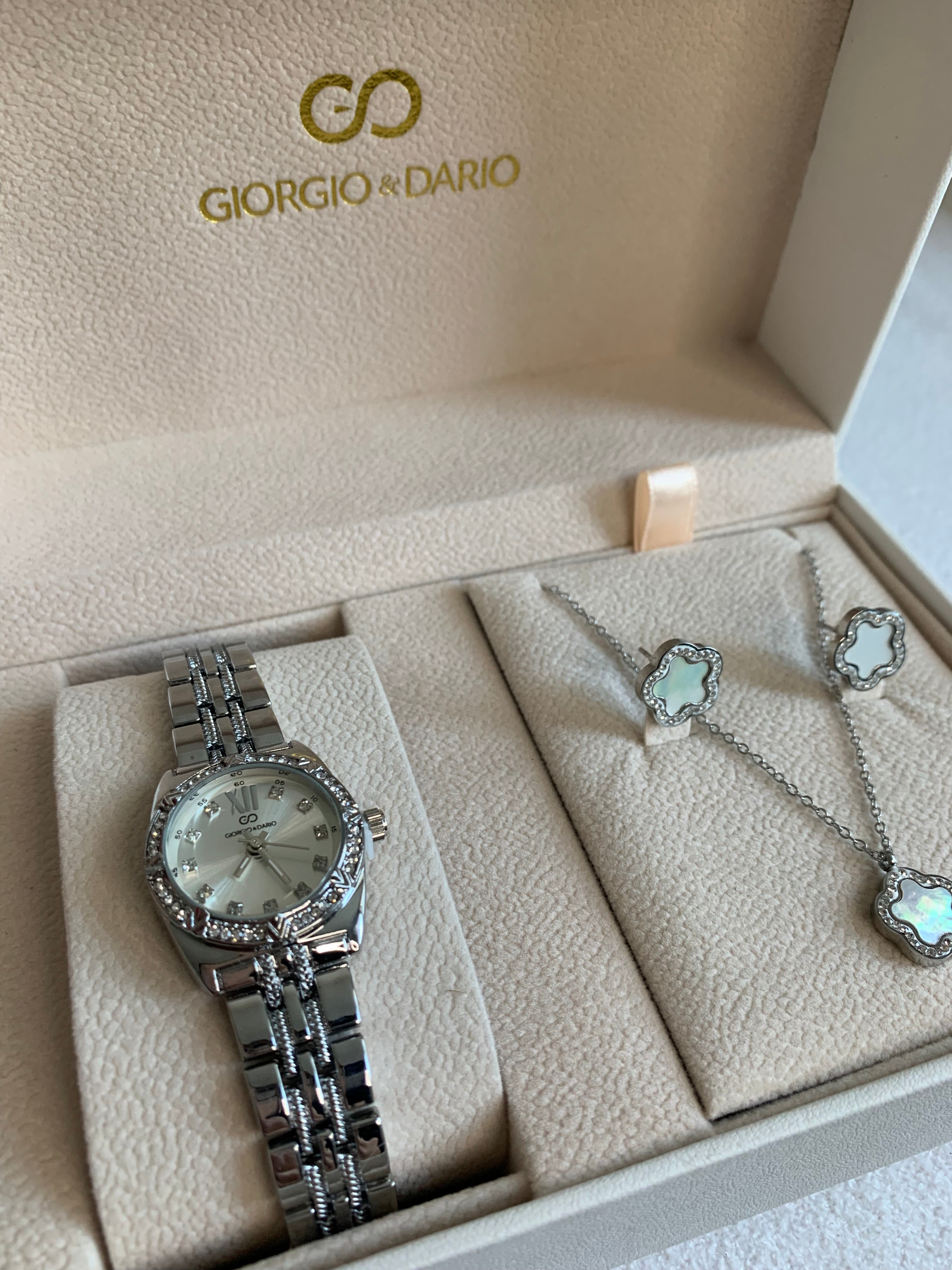 Conjunto de reloj para mujer con pulsera y collar de acero inoxidable plateado