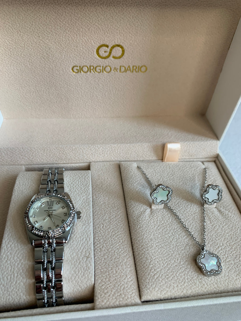 Conjunto de reloj para mujer con pulsera y collar de acero inoxidable plateado