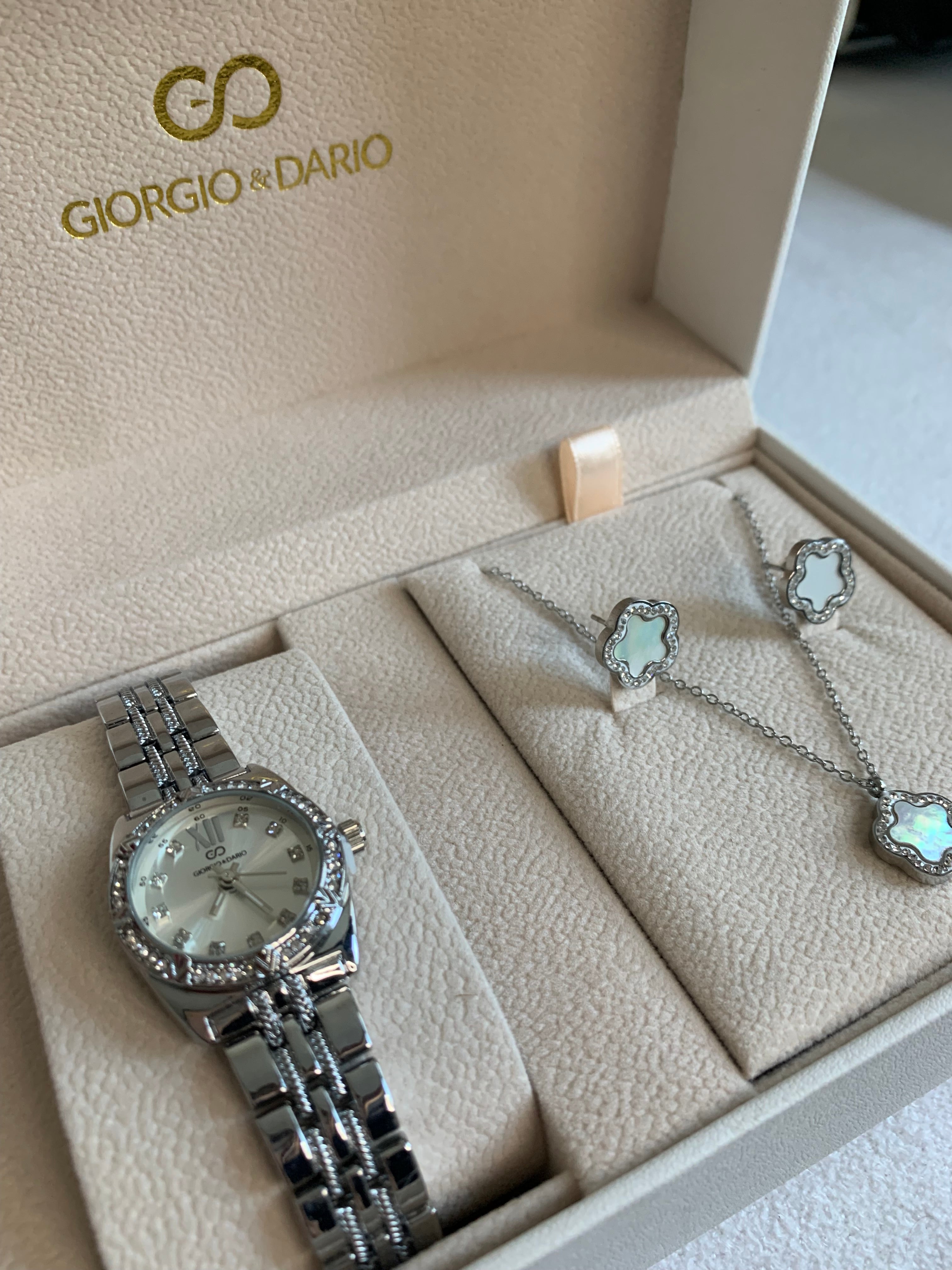 Conjunto de reloj para mujer con pulsera y collar de acero inoxidable plateado