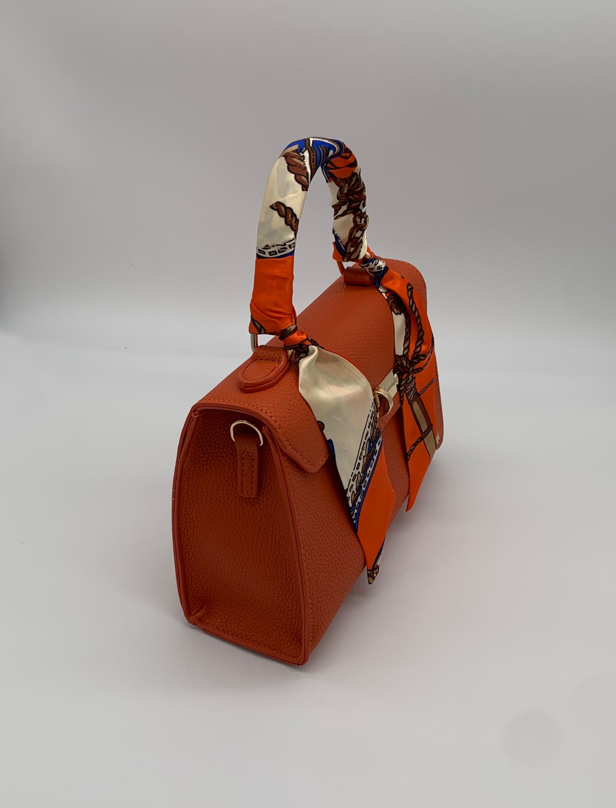 Bolso con cinta