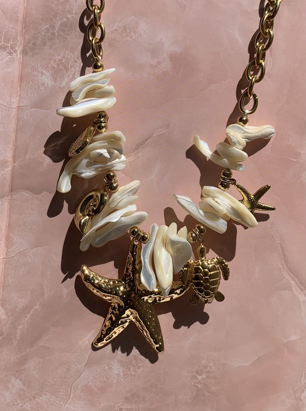Collar de conchas de acero inoxidable