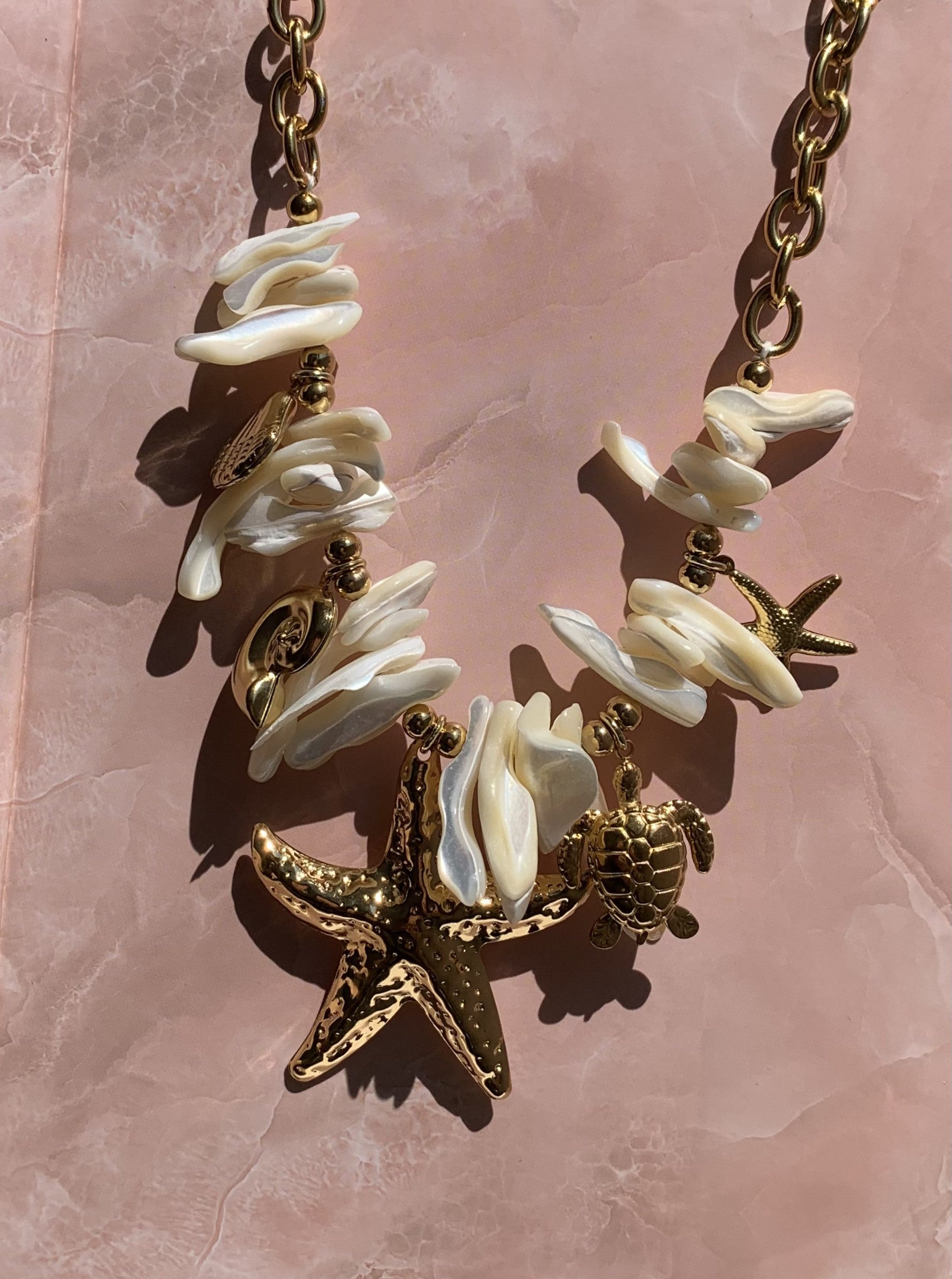 Collar de conchas de acero inoxidable