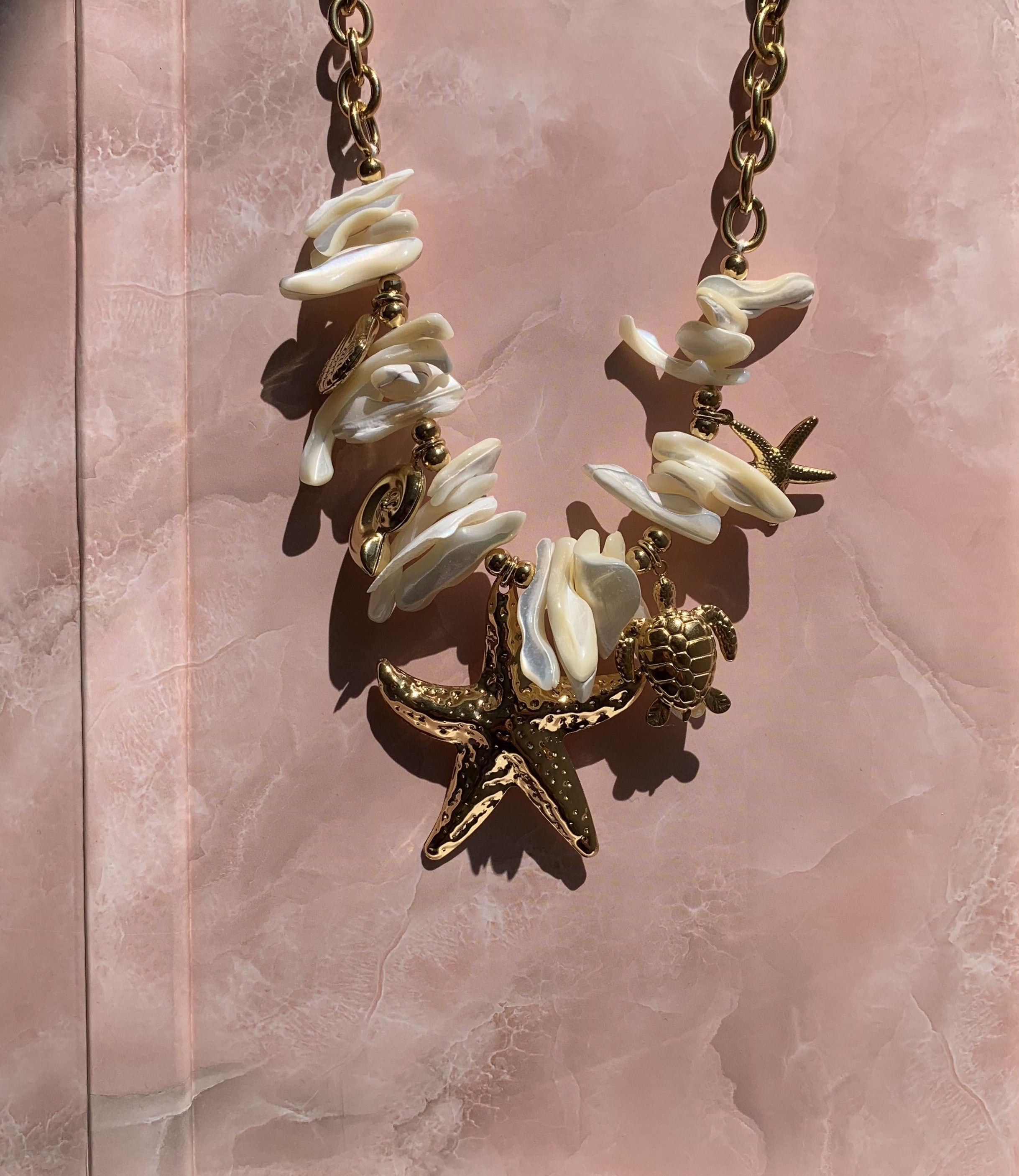 Collar de conchas de acero inoxidable