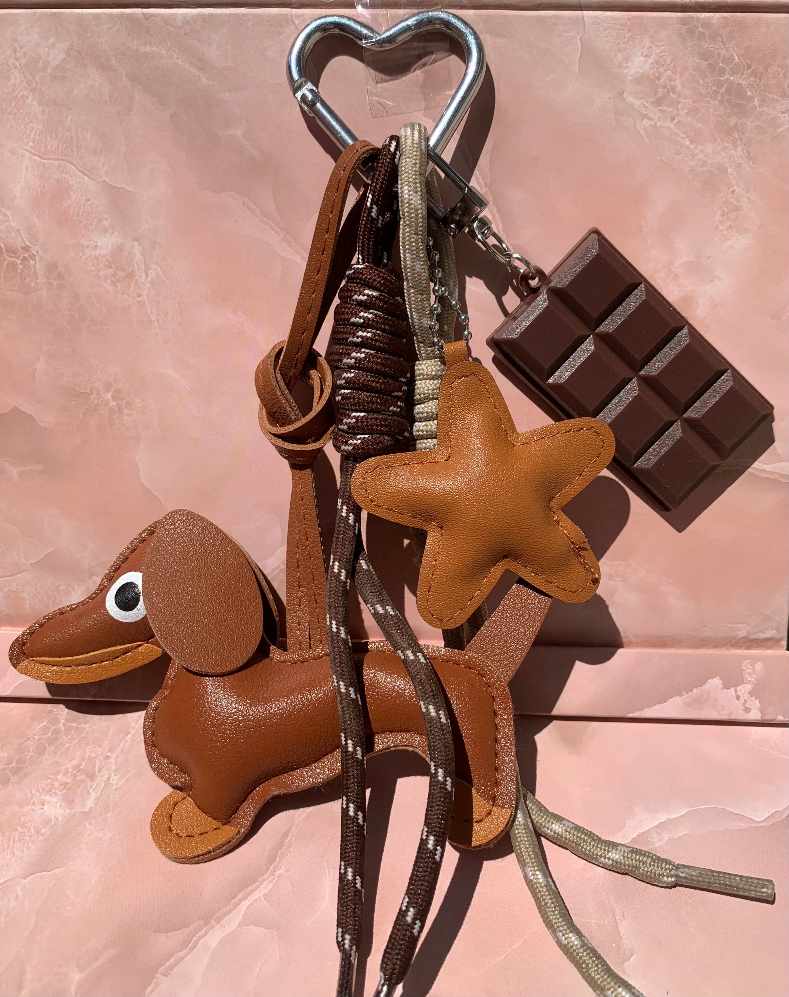 Charms para bolsos marrones