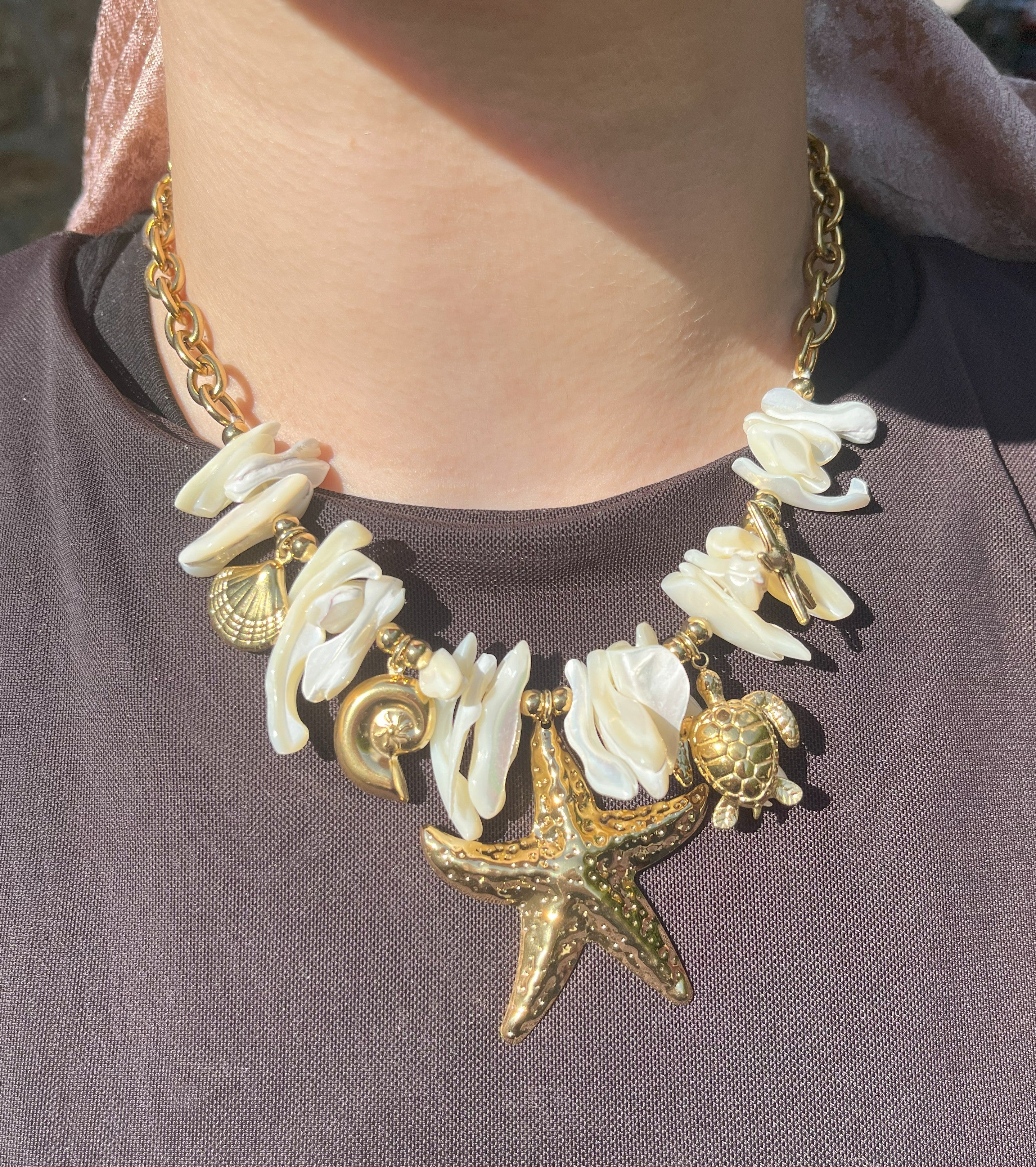 Collar de conchas de acero inoxidable