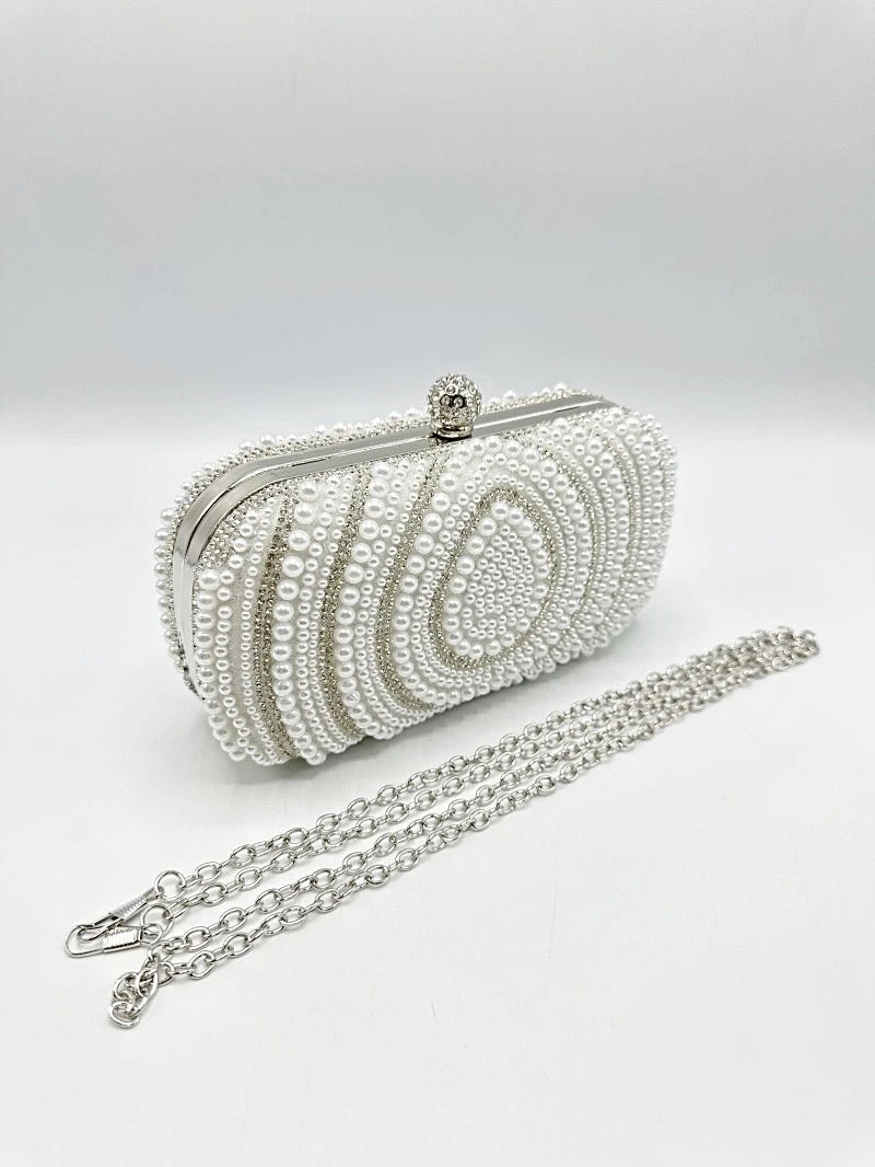 Minaudière con perlas y pedrería