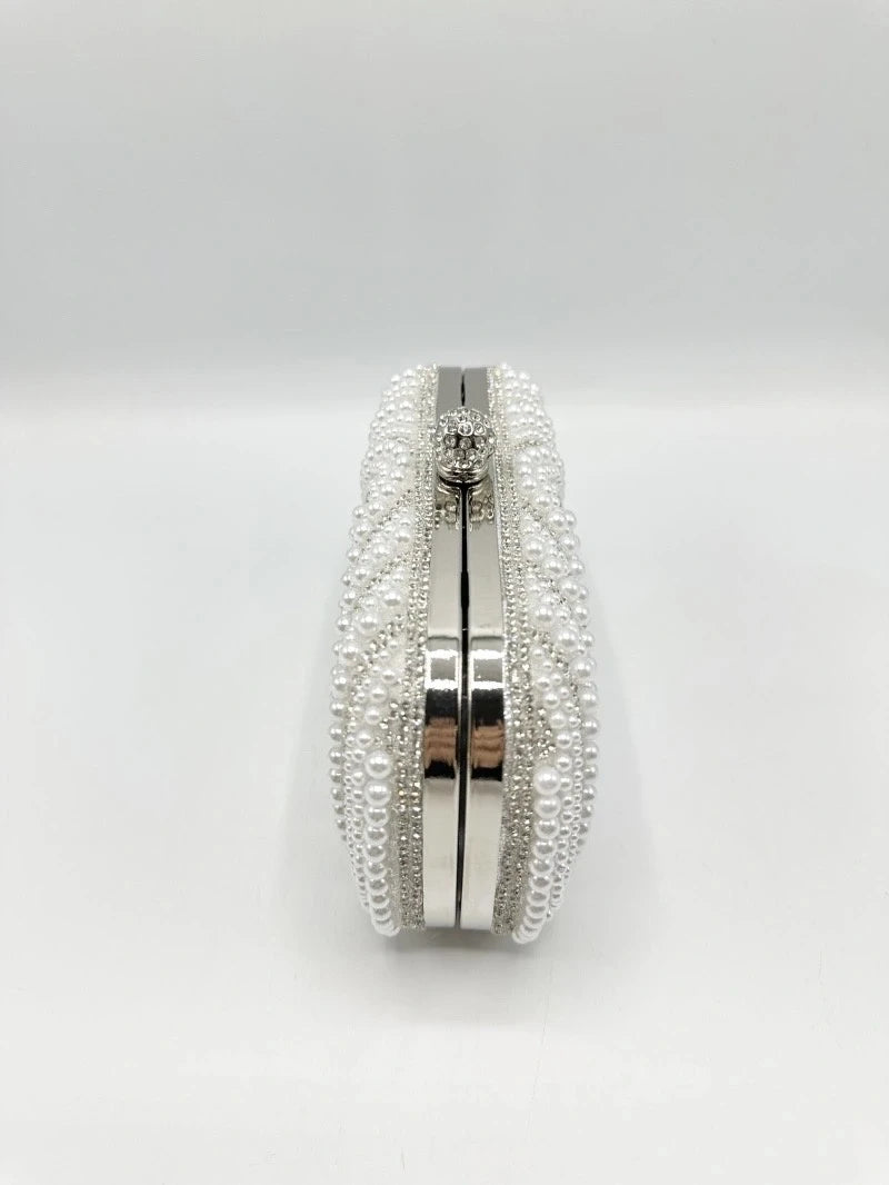 Minaudière con perlas y pedrería